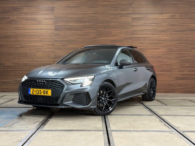Audi A3 Sportback 40 TFSIe S-line Competition | Black Pack | Full Option | PANO | Matrixx | Ambient