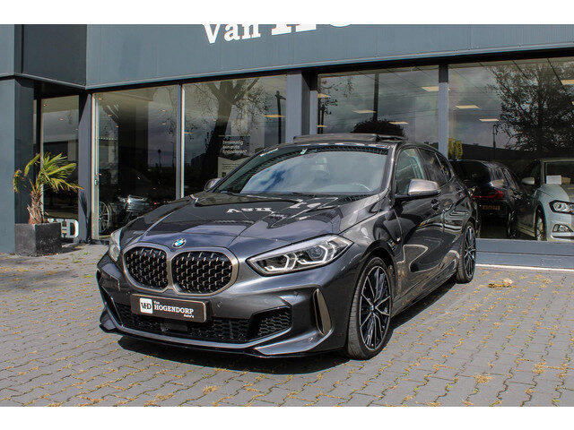BMW 1 Serie M135i xDrive High Executive PANO HUD CAMERA LEER