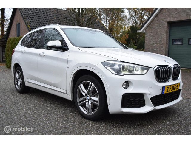 BMW X1 sDrive18i aut High Exe M Sport voll