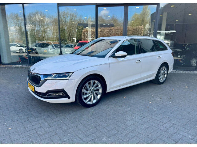 Škoda Octavia 1.5 TSI First Ed. Nw. Model,Crystal LED,Virtual,Lane Ass.,Carpla