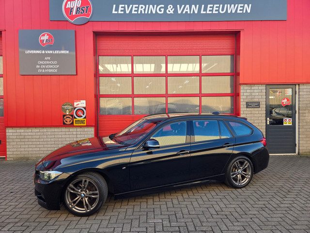 BMW 3 Serie touring 318i M Sport Corporate Lease Automaat Navigatie/Lederen bekleding/ Parkeersensor