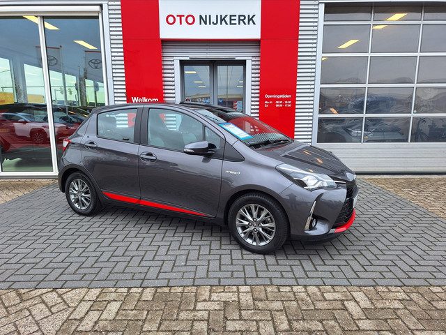 Toyota Yaris 1.5 Hybrid Design Red *Met fietsendragerhouder!*