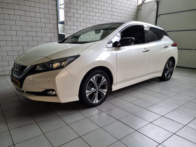 Nissan Leaf Tekna 40 kWh 360 camera SOH 86%