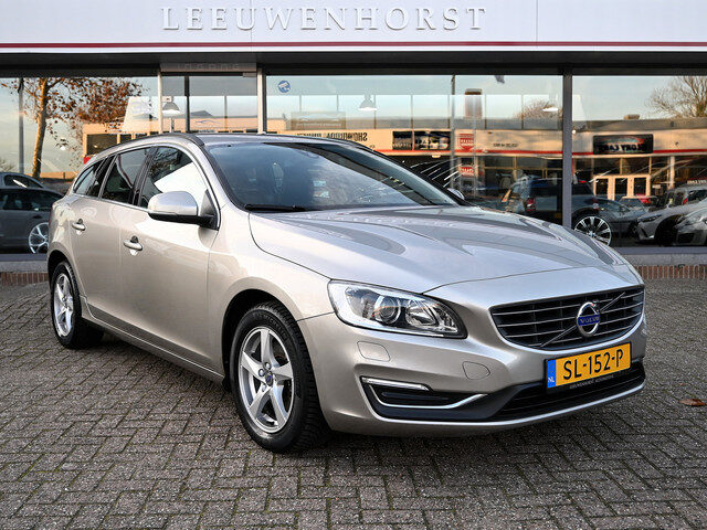 Volvo V60 2.0 T3 Kinetic, climate, cruise, navi, trekhaak 1.600 kg