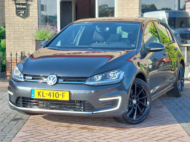 Volkswagen Golf 1.4 TSI GTE Connected Series