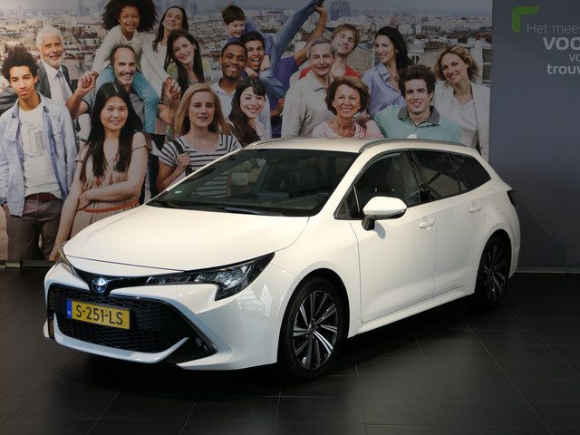 Toyota Corolla Touring Sports 1.8 Hybrid Dynamic - Occasion Lease vanaf €474 p/m -