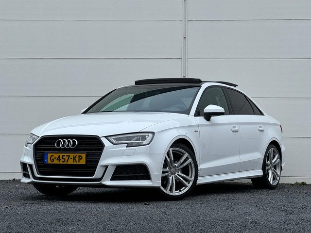 Audi A3 Limousine 35 TFSI Org NL Pano Virtual 3x S-Line Stoelverwarming Black optic package Audi sou