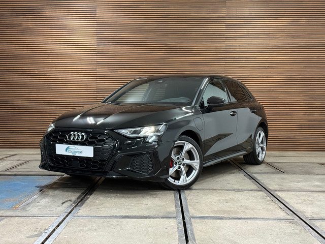 Audi A3 Sportback 45 TFSIe S-line Competition | RS-stoelen Alcantara | Navigatie | Virtual Cockpit |