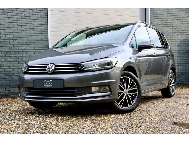 Volkswagen Touran 1.4 TSI Highline 7p | XENON | NAVIGATIE | CARPLAY | TREKHAAK | STOELVERWARMING