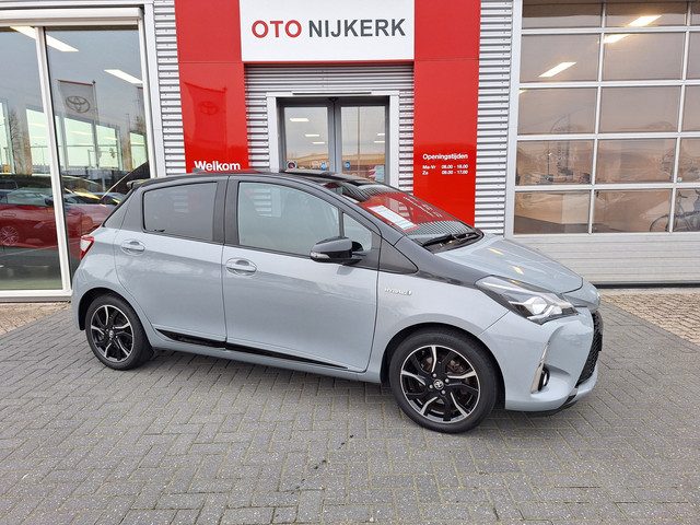 Toyota Yaris 1.5 Hybrid Bi-Tone