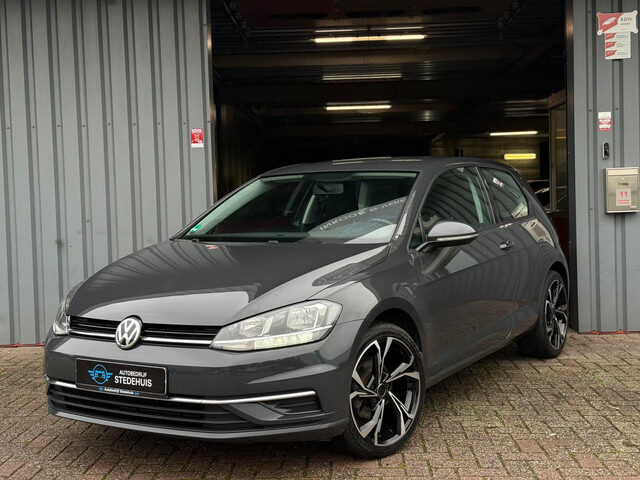 Volkswagen Golf 1.0 TSI 110 pk Highline Nw APK | PDC 18 inch Velgen