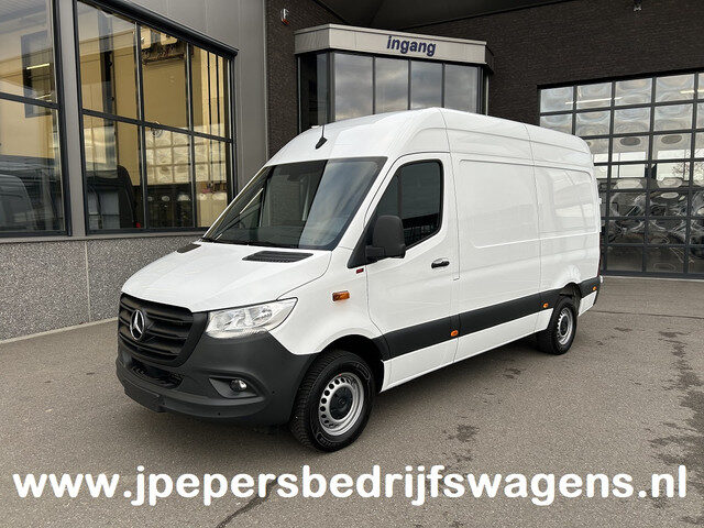 Mercedes-Benz Sprinter 317 CDI L2 H2 MBUX / 360 Camera / Parkeersensoren / Navigatie / Cruise contro