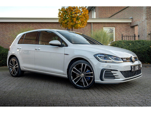 Volkswagen Golf 1.4 GTE PHEV 204 PK Adaptive Virtual Cockpit Camera Keyless 18''