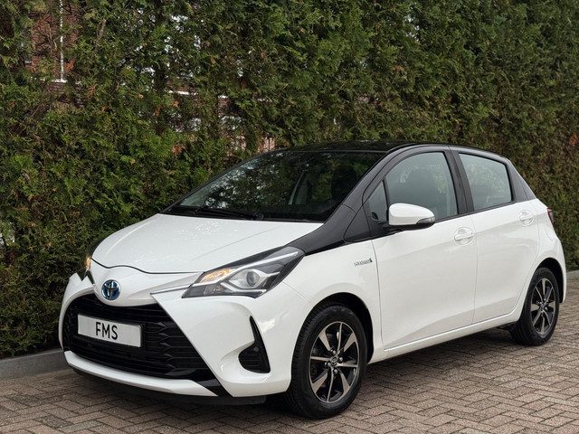 Toyota Yaris 1.5 Hybrid Bi-Tone Bluetooth