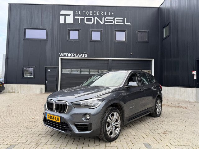 BMW X1 XDrive20i Centennial High Executive / Automaat / Trekhaak / Navi / 18" Inch LMV