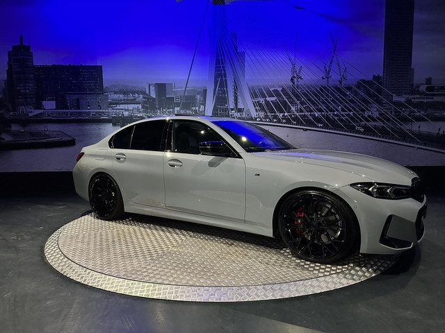 BMW 3 Serie 330i M-Sport *Competitionstoelen*Schuifdak*M-Sport Pro*