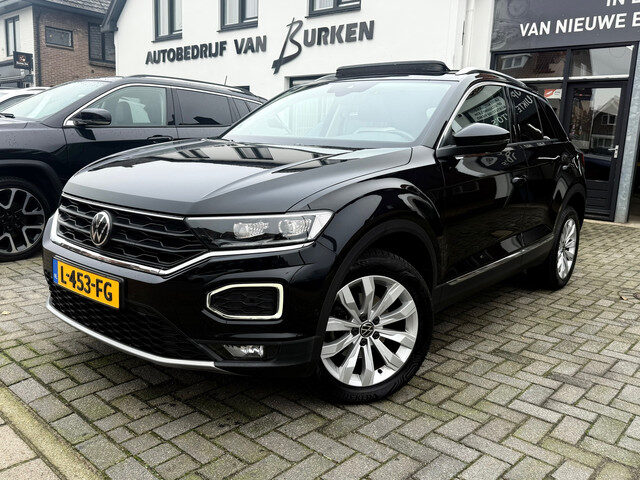 Volkswagen T-Roc 1.5 TSI Sport,Panoramadak,Trekhaak,Apple Carplay/Android,L.M.Velgen