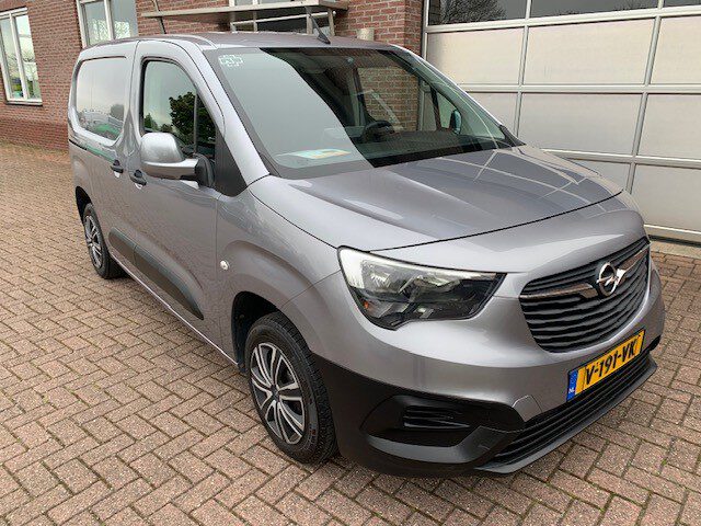 Opel Combo 1.6D Edition Euro 6 130 pk Navigatie / Cruise / Trekhaak