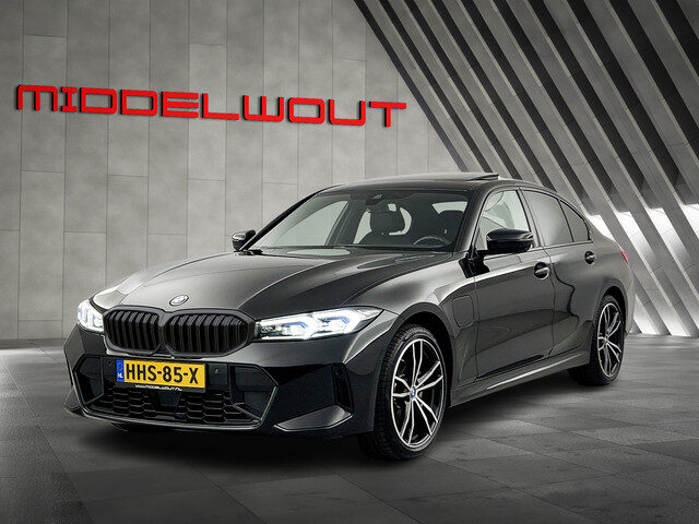 BMW 3 Serie 330e M-Sport Schuif-/kanteldak/Leder/19'LMV/Adapt.Cruise/Memory