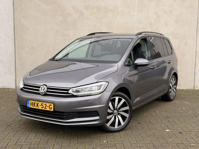 Volkswagen Touran 1.4 TSI DSG Highline 18'' LED Trekhaak Standkachel Keyless