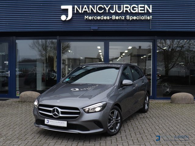 Mercedes-Benz B-Klasse 180 Business Solution | Trekhaak | Camera | Parkeerhulp Voor + Achter | Navi