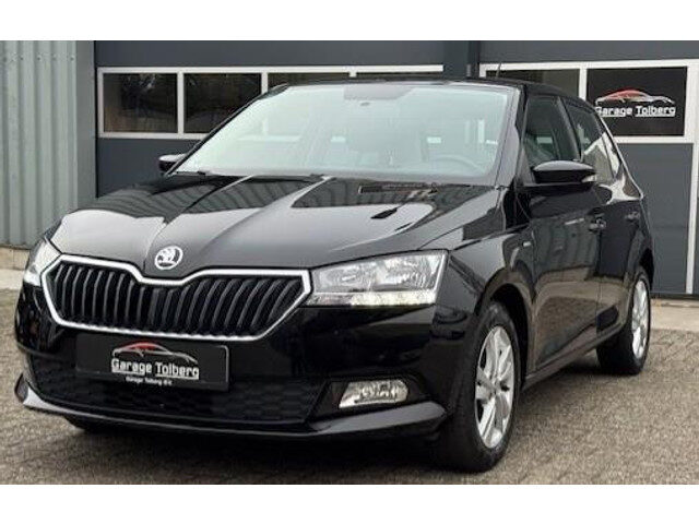 Škoda Fabia 1.0 TSI Active Zwarte Skoda Fabia 1.0 5 deurs uit 2019 met slechts 68000 km! Zuinig, bet