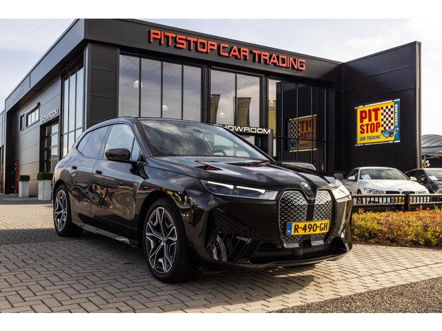 BMW iX XDrive40 High Executive 77 kWh, Sky Lounge, Trekhaak, Nieuwstaat!
