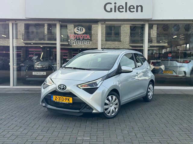 Toyota Aygo 1.0 VVT-i X-Play | Apple CarPlay/Android Auto, Parkeercamera, In hoogte verstelbare stoe