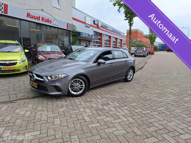 Mercedes-Benz A-Klasse 180 AUTOMAAT / Carplay / Dealer onderhouden /