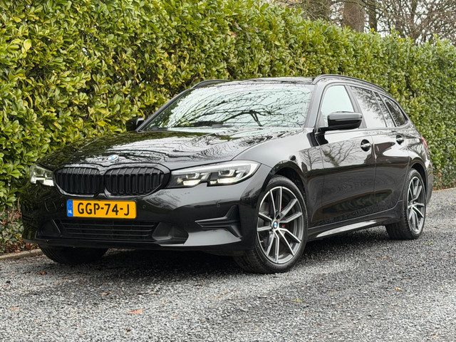 BMW 3 Serie touring 318d High Executive Pano / Trekhaak / Carplay €23.500 EX BTW