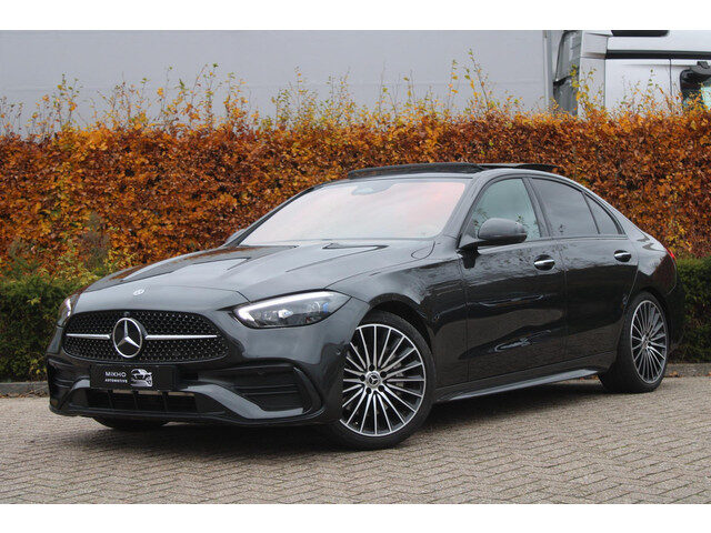 Mercedes-Benz C-Klasse 180 AMG | Panoramadak | Sfeerverlichting | 360 camera | Keyless | Burmeister