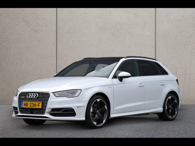 Audi A3 Sportback 1.4 e-tron PHEV S-Line | Panoramadak | Trekhaak | Achteruitrijcamera