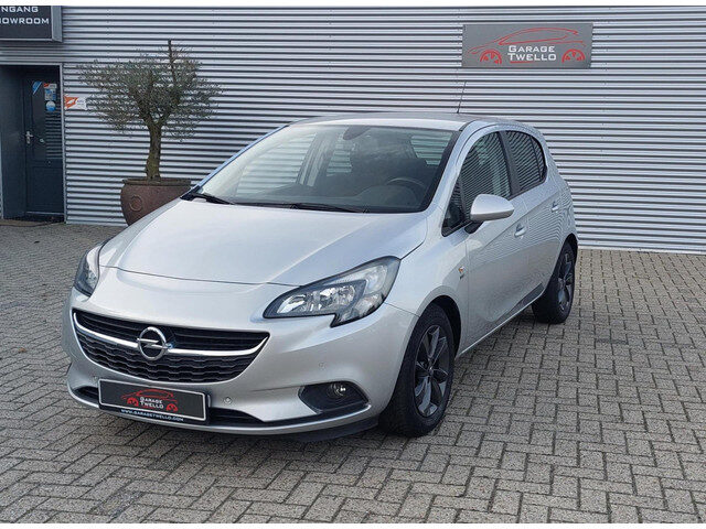 Opel Corsa 1.4 120 Jaar Edition vol automaat, airco,radio groot scherm,enz.