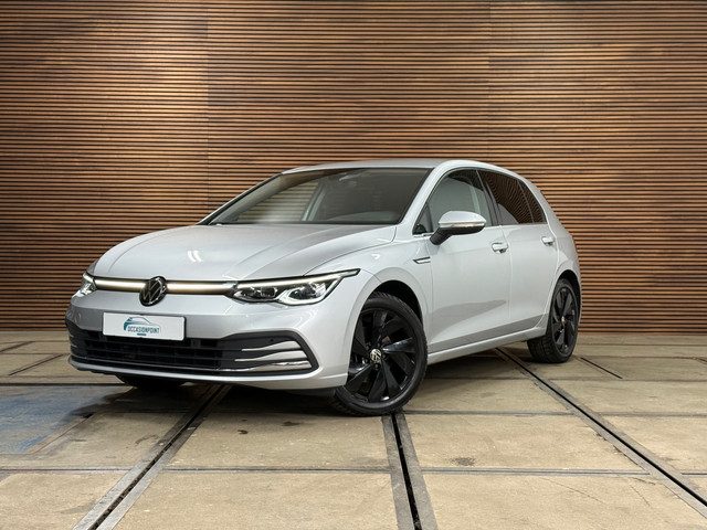 Volkswagen Golf 1.5 eTSI 150PK Black Style | Licht+Zicht Pakket | ErgoActive | Ambient | Discover Me