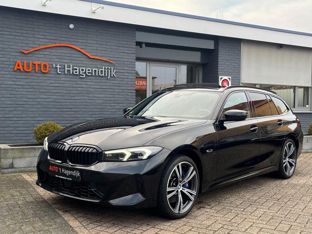 BMW 3 Serie touring 330e xDrive Facelift M-sport pano trekh leder 19"