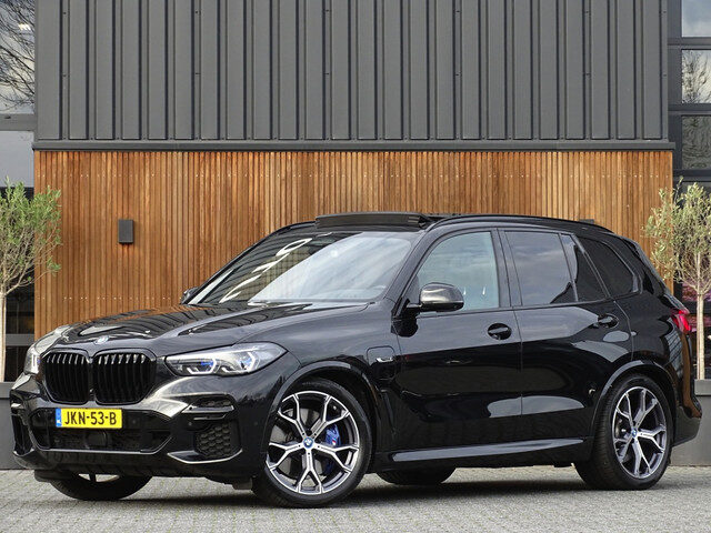 BMW X5 45e X-drive 394PK / M-Sport Pro / Individual / B & W / 2022 / La