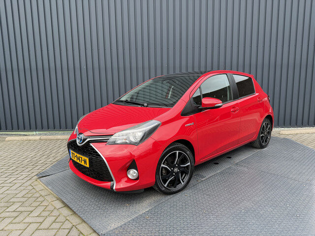 Toyota Yaris 1.5 Hybrid Dynamic | Pano dak | Navi | 12 mnd BOVAG GARANTIE | Rijklaar!!