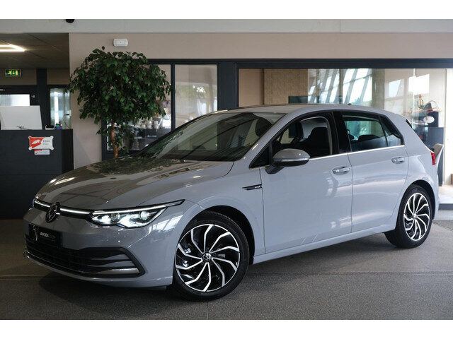 Volkswagen Golf 8 1.5 eTSI Style DSG Navi Elek Stoel ACC Stoelverwarming
