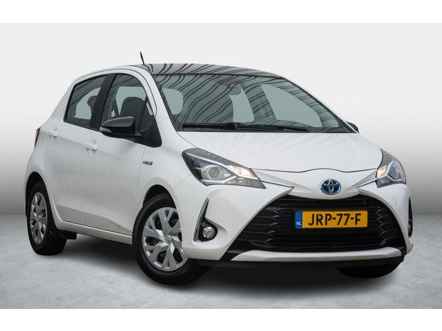 Toyota Yaris 1.5 Hybrid Black edition NAVI PDC Cruise