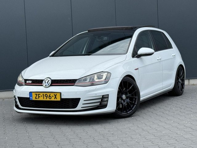 Volkswagen Golf 2.0 TSI GTI Performance Pano - DSG - Led - Navi - Dynaudio