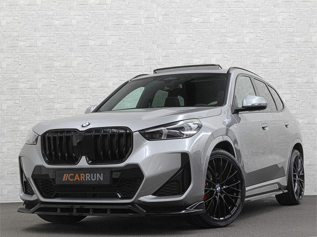 BMW X1 18i M-Sport Performance-Pack | Panorama | Sportstoelen | Carbon | Keyless-Entry | Sfeerverlic