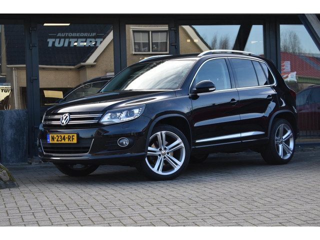 Volkswagen Tiguan 1.4 TSI R-LINE LM | TREKHAAK | XENON | LED | STOELVERWARMING | NAVI | CRUISE CONTR