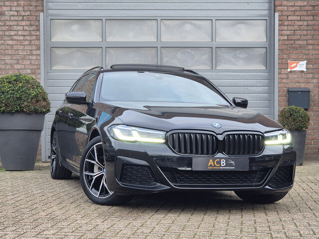 BMW 5 Serie touring 530 e M-Sport Hybride Schuifdak, Leder
