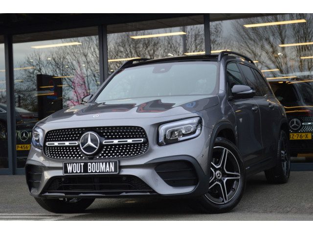 Mercedes-Benz GLB 200 AMG Led Panorama Widescreen Sfeer Camera Night CarPlay