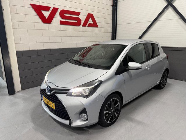 Toyota Yaris 1.5 Hybrid Lease Limited Bi-Tone