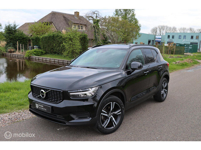 Volvo XC40 1.5 T3 R-Design / Pano / Navi / Stoelverwarming