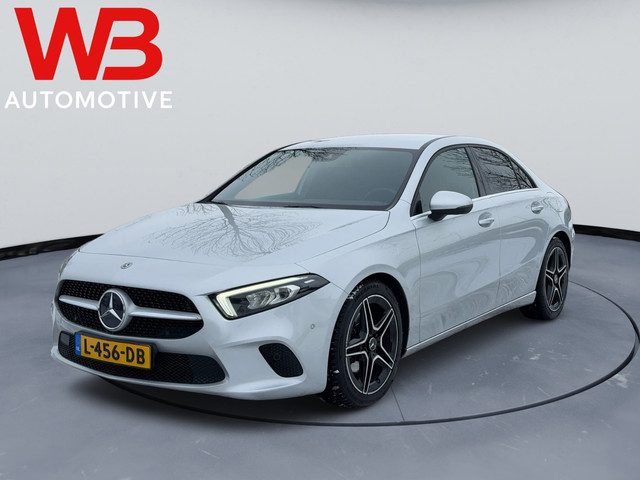 Mercedes-Benz A-Klasse 200 Premium Plus Cruise Clima Camera Burmester 18'' AMG met zgan all season.