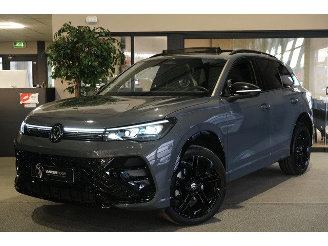 Volkswagen Tiguan 1.5 eTSI 3x R-Line 150PK Pano Trekhaak 360Cam IQ Light Keyless