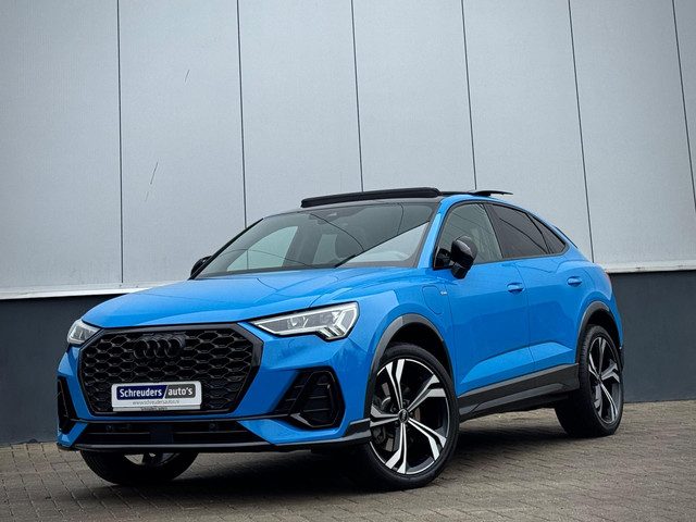 Audi Q3 Sportback 45 TFSI e Hybrid 3x S-Line Black Edition. RS-Turboblauw (BTW)