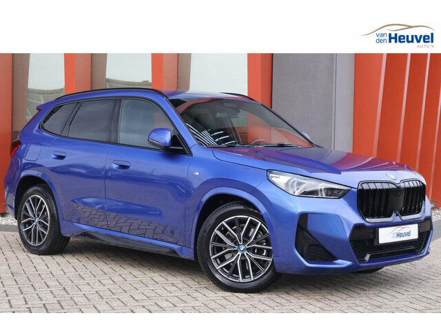 BMW X1 xDrive25e | M-sport | Stoelverwarming | Trekhaak | Leder | HUD | 360° Camera | LED